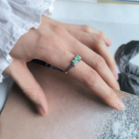 Серебряное кольцо с изумрудом 0.8ct