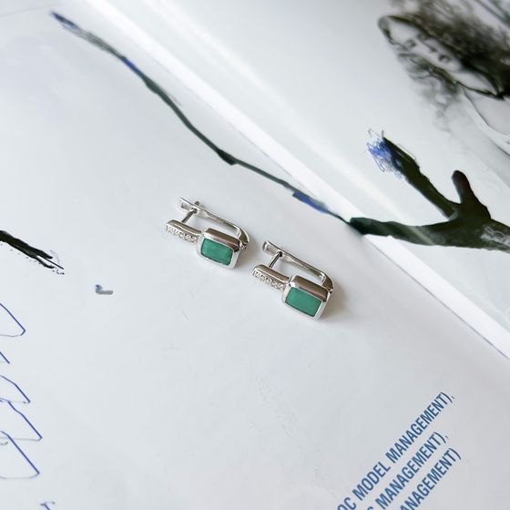 Silver Earrings with a 1.923-carat Emerald