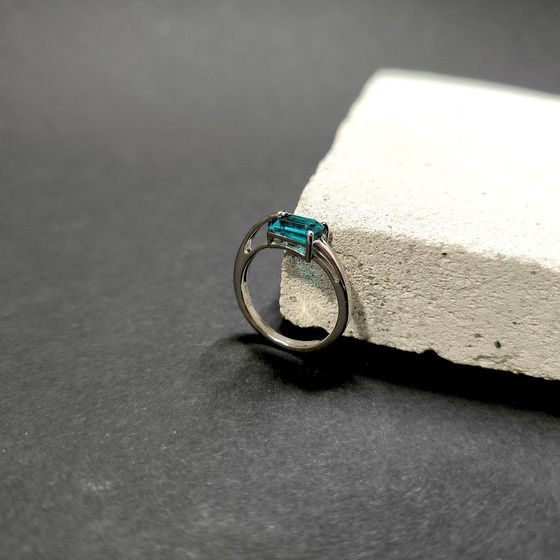 Серебряное кольцо с изумрудом nano 1.385ct