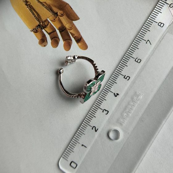 Silver ring with malachite, fianites