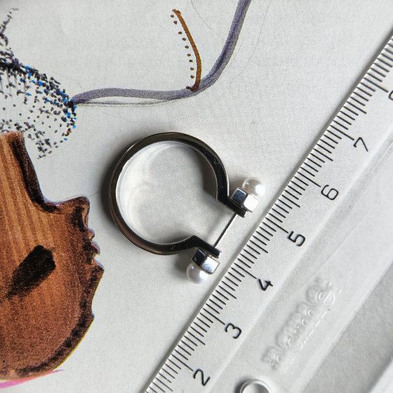 Silver ring with pearls and enamel