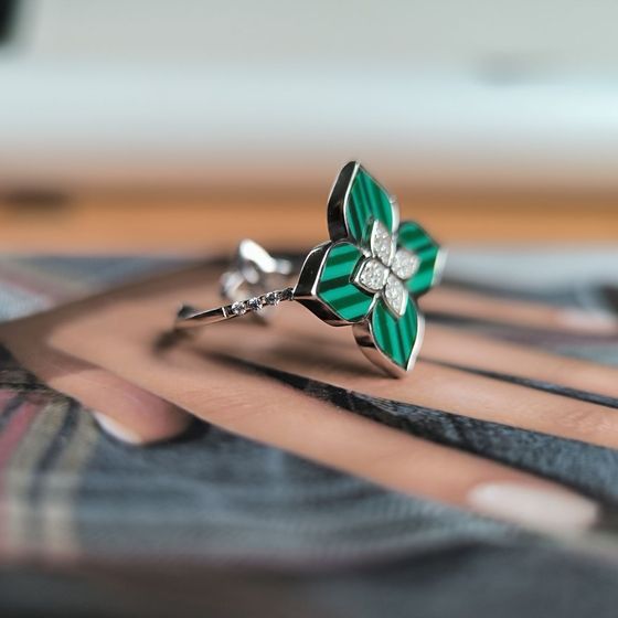 Silver ring with malachite, fianites