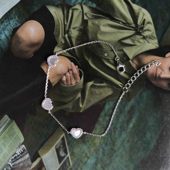 Silver bracelet with mother-of-pearl and cubic zirconia