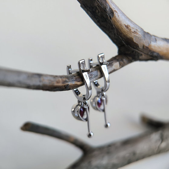 Серебряные серьги с рубином 2.4ct, фианитами