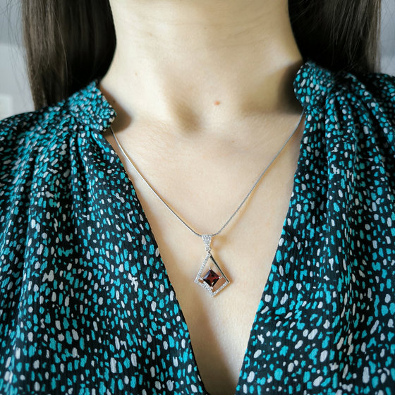 Серебряная подвеска с гранатом 1.701ct