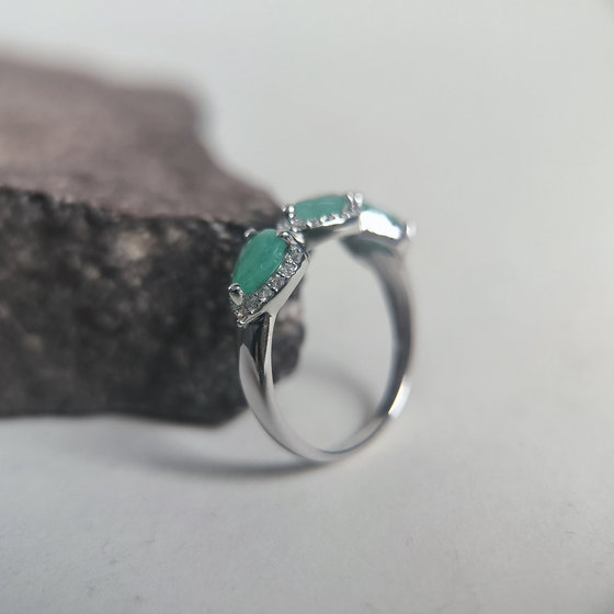 Серебряное кольцо с изумрудом 1.432ct