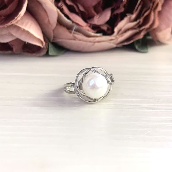 Silver ring with pearls 4.376ct
