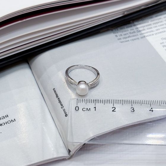 Серебряное кольцо с жемчугом, фианитами