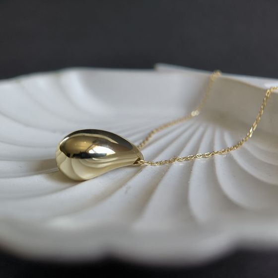 Silver necklace without stones