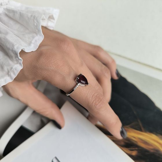 Silver ring with a 3.12 ct nano garnet