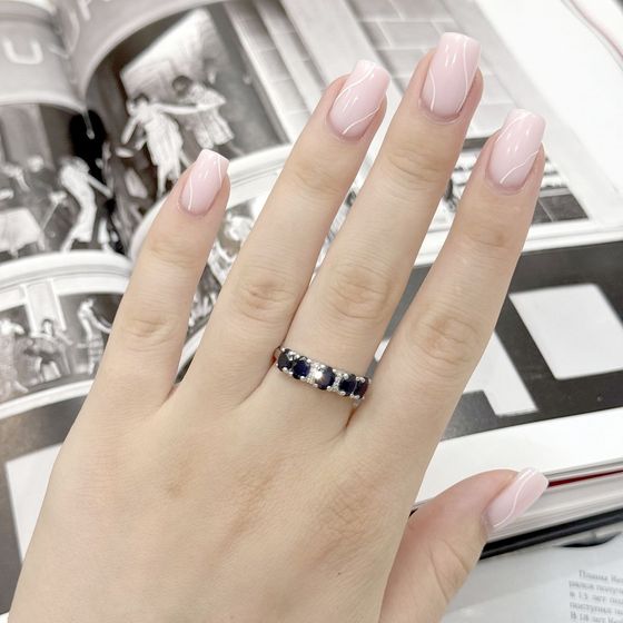 Серебряное кольцо с сапфиром, фианитами