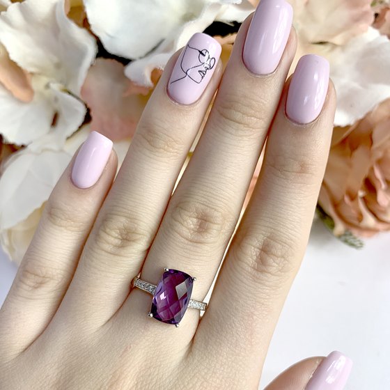 Silver ring with an alexandrite