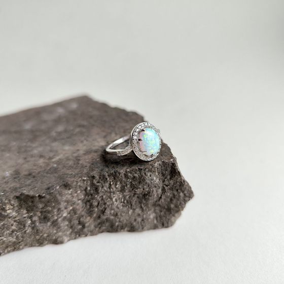 Срібна каблучка з опалом 1.443ct, фіанітами