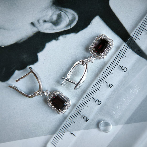 Серебряные серьги с гранатом 3.251ct
