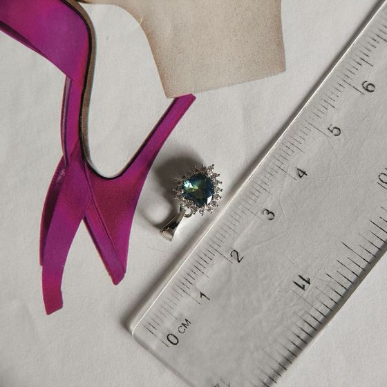 Silver pendant with a 0.801 ct mystic topaz