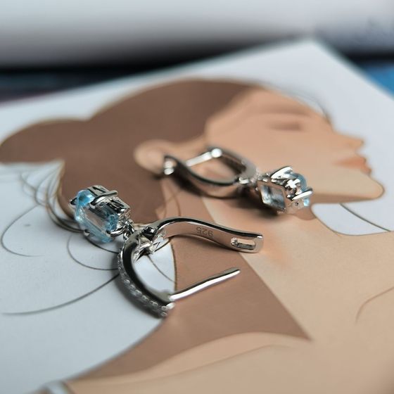 Серебряные серьги с топазом 2.68ct, фианитами