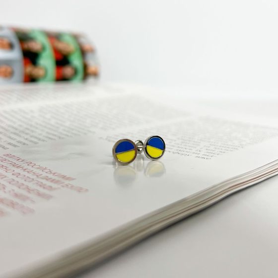 Silver earrings with yemallu