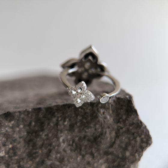 Серебряное кольцо с ониксом, фианитами