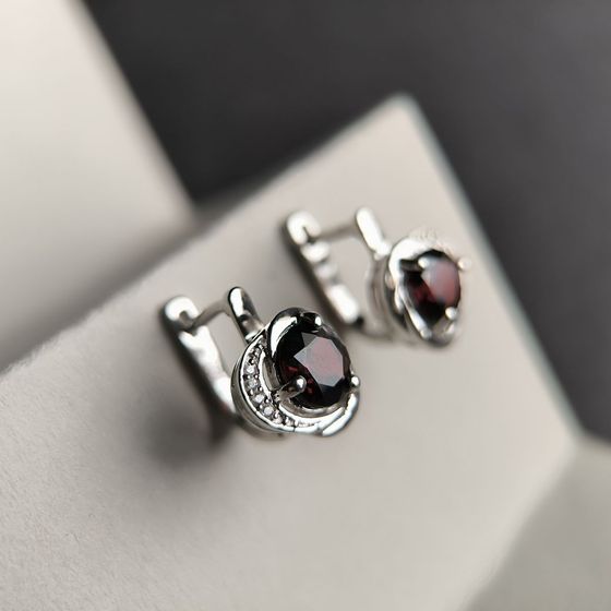 Серебряные серьги с гранатом 3.047ct