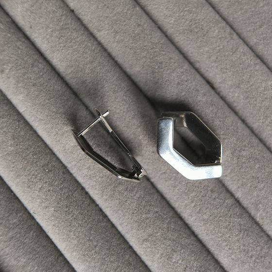 Серебряные серьги без камней