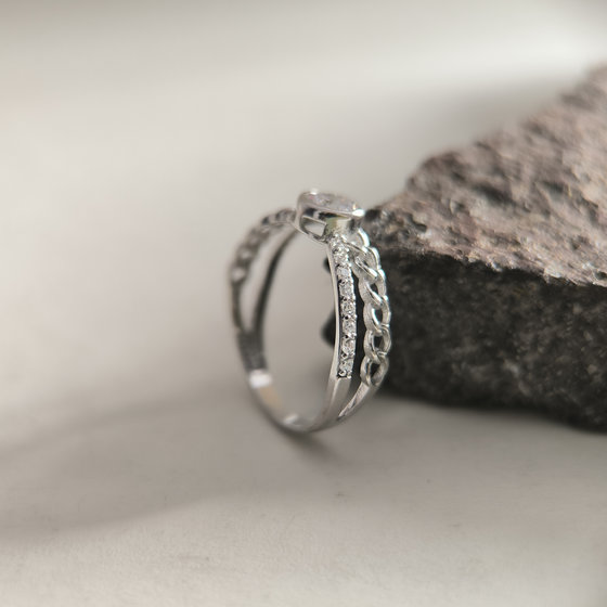 Серебряное кольцо с фианитами