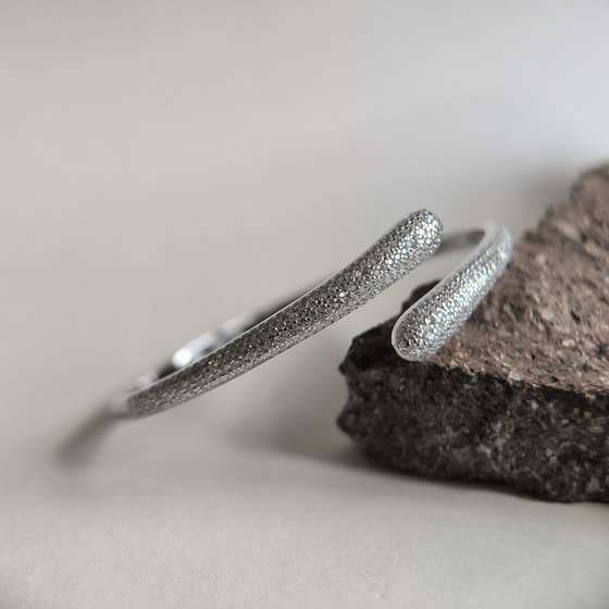 Silver bracelet with cubic zirconia