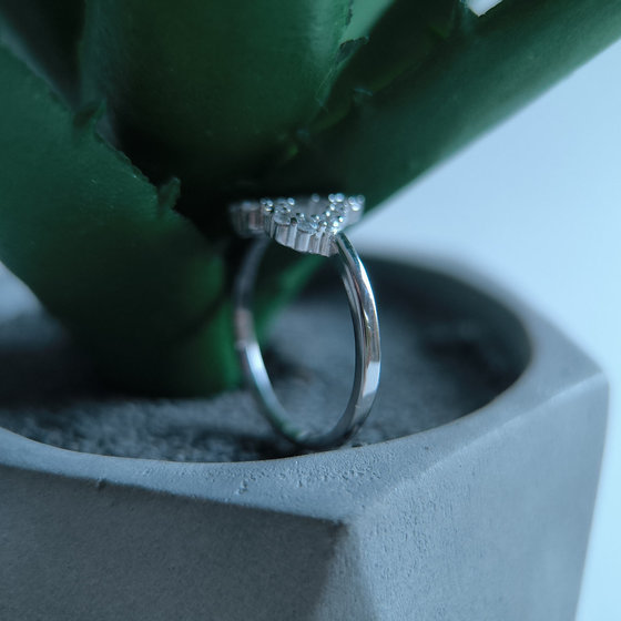 Серебряное кольцо с фианитами