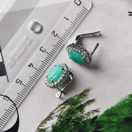 Серебряные серьги с изумрудом 5.635ct, фианитами