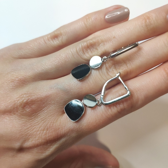 Silver earrings with yemallu