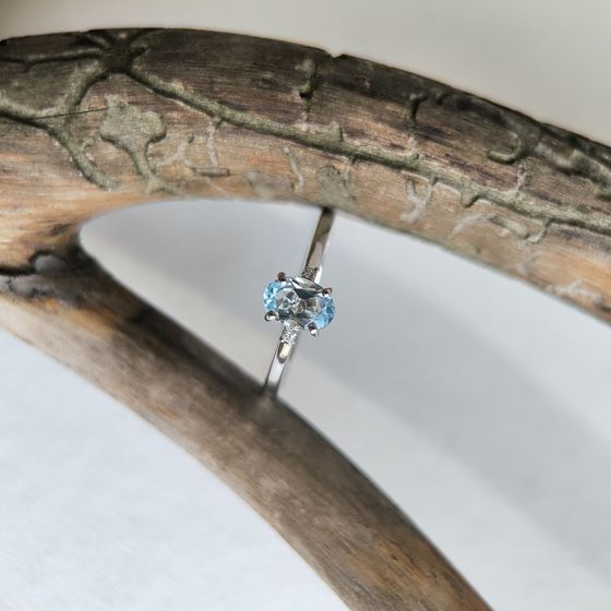 Silver ring with a 0.936-carat topaz and cubic zirconia