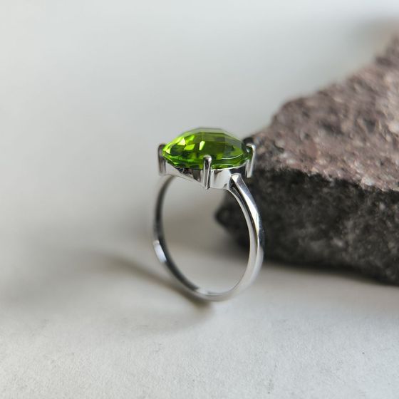 Silver ring with a 3.89-carat chrysolite