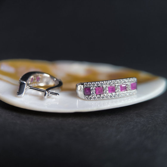 Срібні сережки з рубіном 1.455ct, фіанітами
