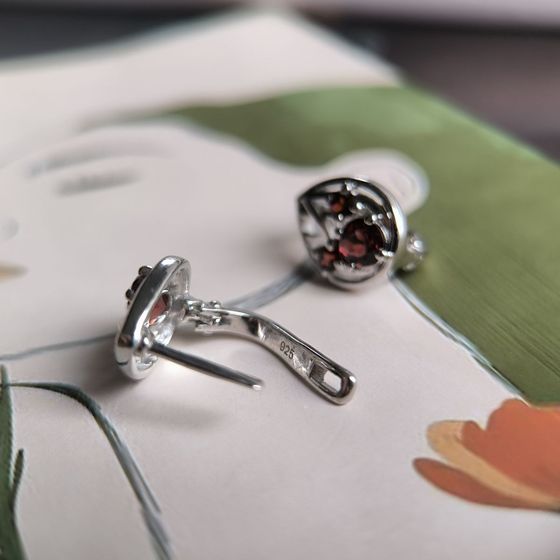Silver earrings with garnet 1.808ct