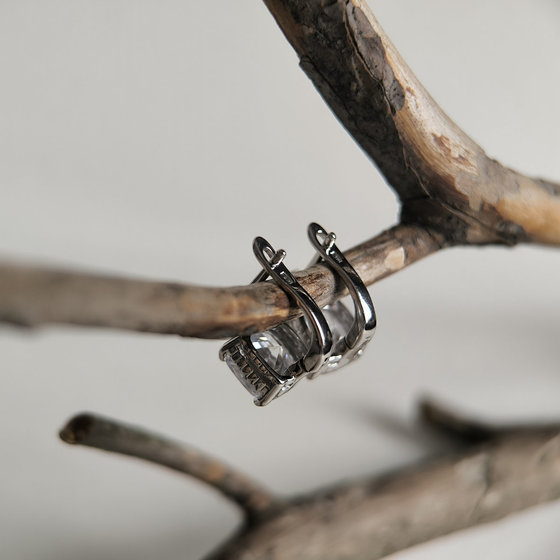 Серебряные серьги с жемчугом, фианитами