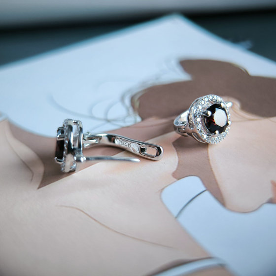 Серебряные серьги с гранатом 2.409ct