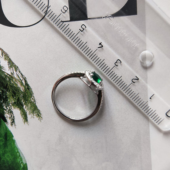 Серебряное кольцо с изумрудом nano 0.999ct