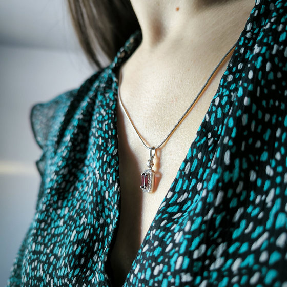 Серебряная подвеска с гранатом 1.631ct