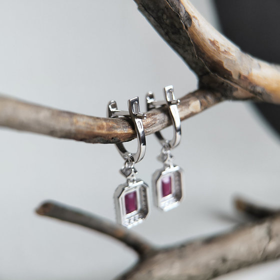 Серебряные серьги с рубином 3.754ct, фианитами