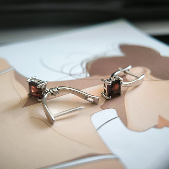 Серебряные серьги с гранатом 1.669ct