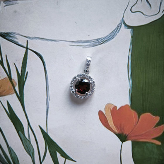 Серебряная подвеска с гранатом 1.233ct