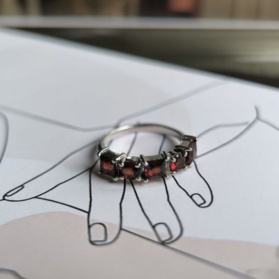 Серебряное кольцо с гранатом 1.85ct