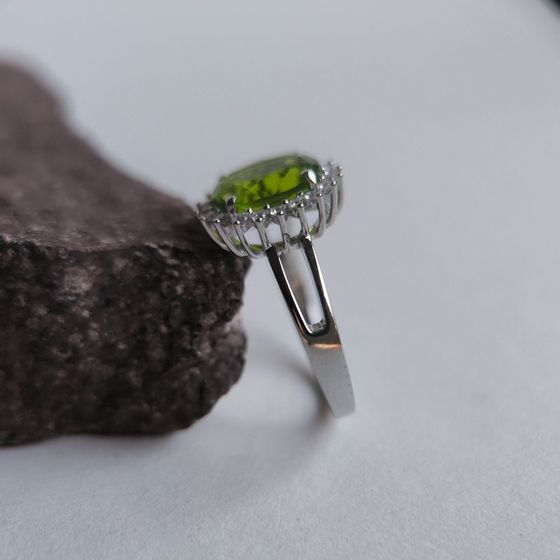 Серебряное кольцо с хризолітом 5.4ct