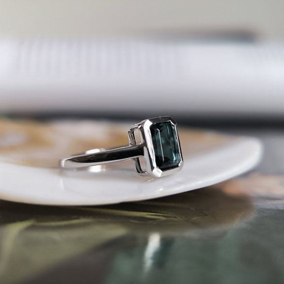 Серебряное кольцо с топазом Лондон Блю 1.4ct