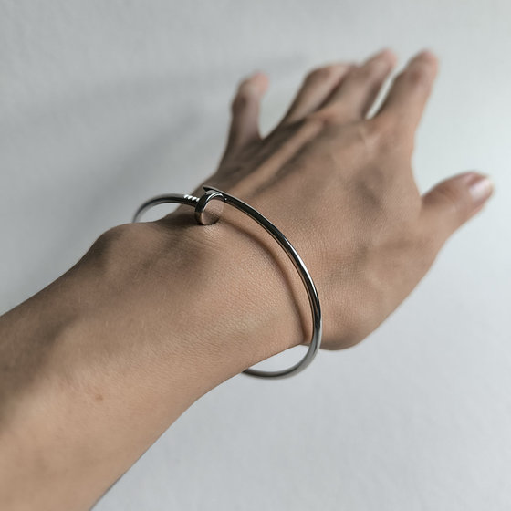 Silver bracelet without stones