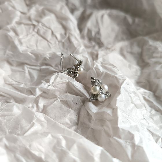 Silver earrings with pearls, fianites