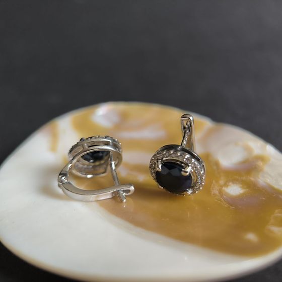 Срібні сережки з сапфіром 5.916ct, фіанітами