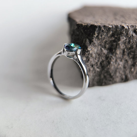 Серебряное кольцо с мистик топазом 0.933ct