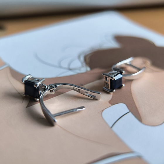 Silver earrings with sapphire 1.528ct
