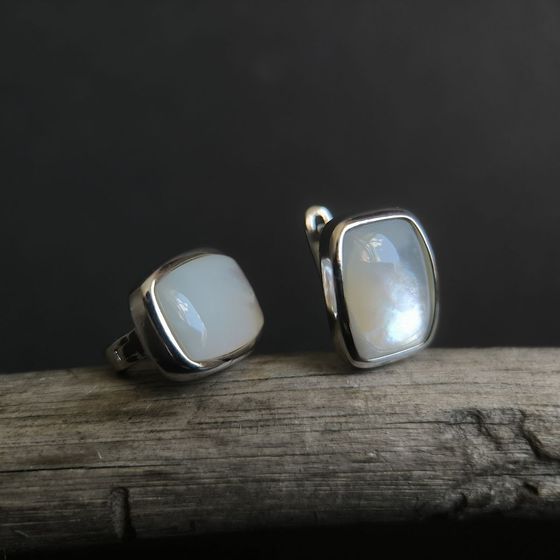 Silver earrings with mother-of-pearl
