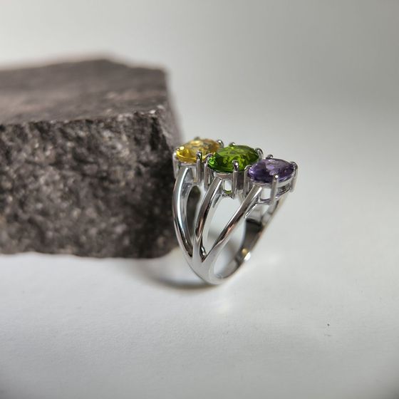 Серебряное кольцо с аметистом, хризолітом, цитрином